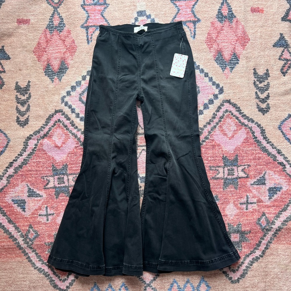 Free People Black flowing Flare Cropped Jeans ⭐️ Size 26